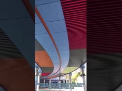 中断された金属の天井Uのアルミニウム プロフィール スクリーンの天井20mmの厚さを飾ること